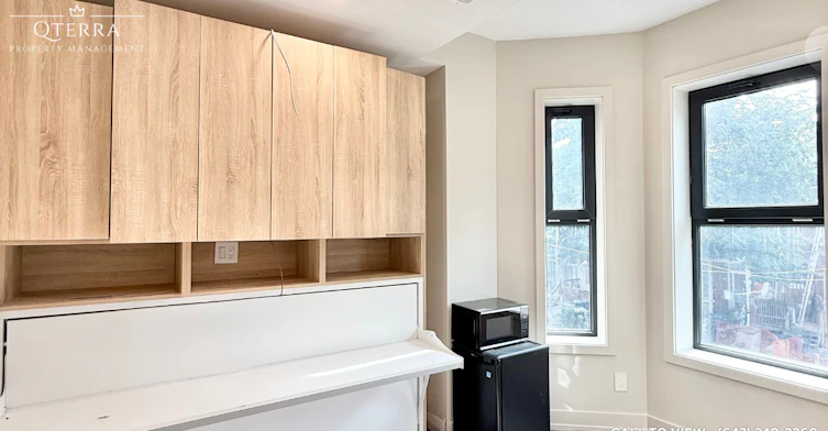 1-215 College Street, Toronto, ON, M5T 1R1