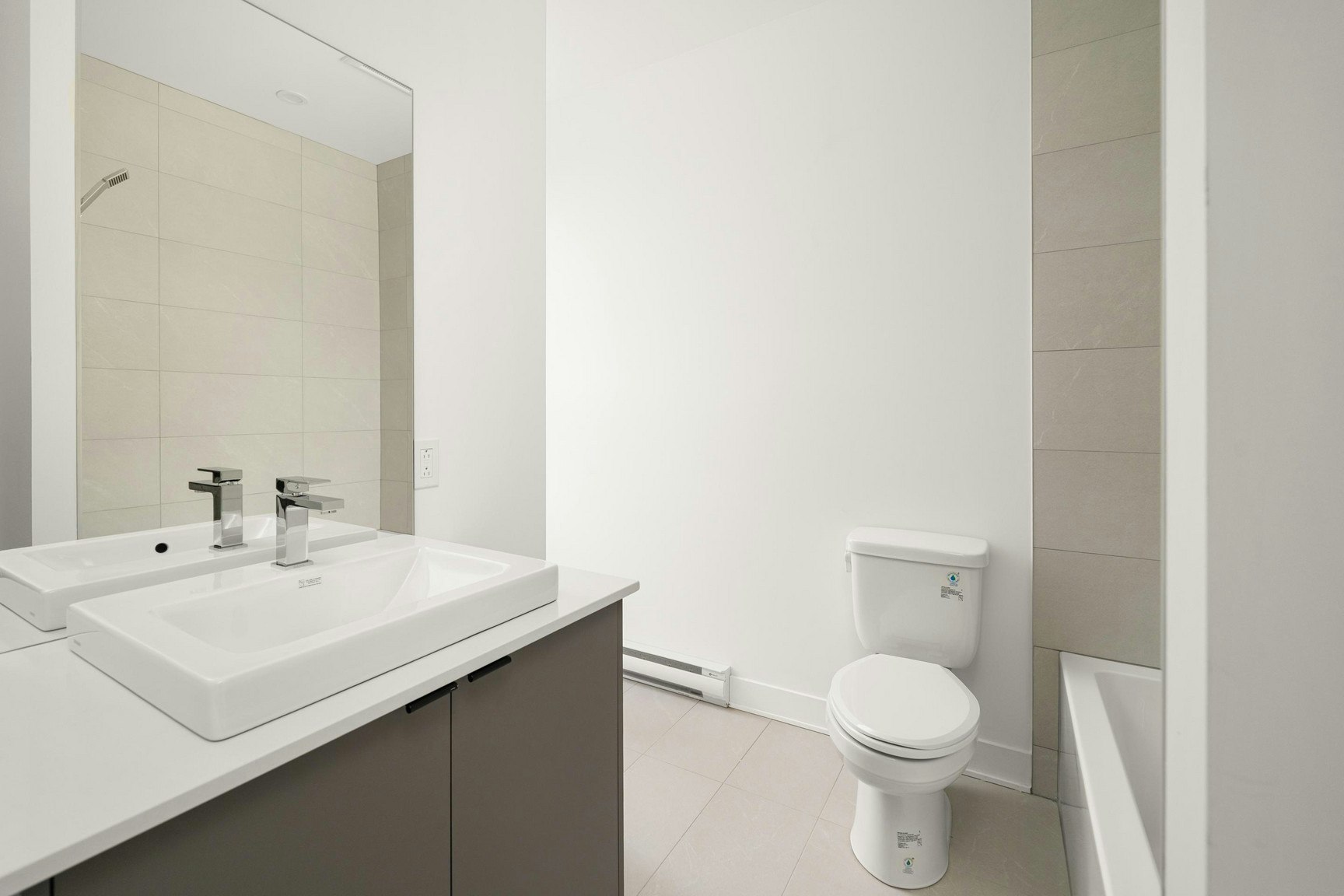 401-2402 Florian Rue, Montréal, QC, H2K 2P5 - 5