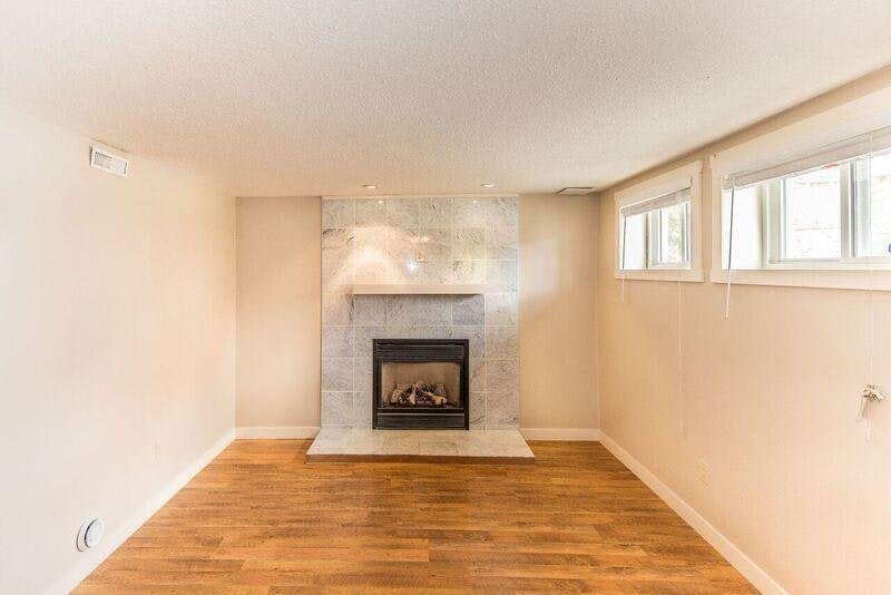 4904 19 Avenue NW, Calgary, AB, T3B 0S9