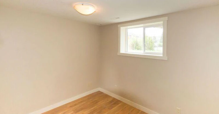 4904 19 Avenue NW, Calgary, AB, T3B 0S9 - 4