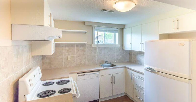 4904 19 Avenue NW, Calgary, AB, T3B 0S9 - 5