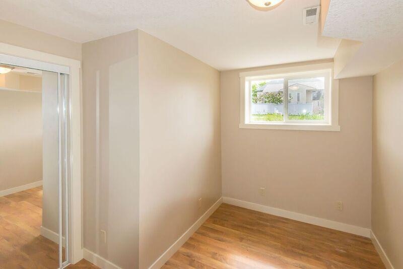 4904 19 Avenue NW, Calgary, AB, T3B 0S9 - 3