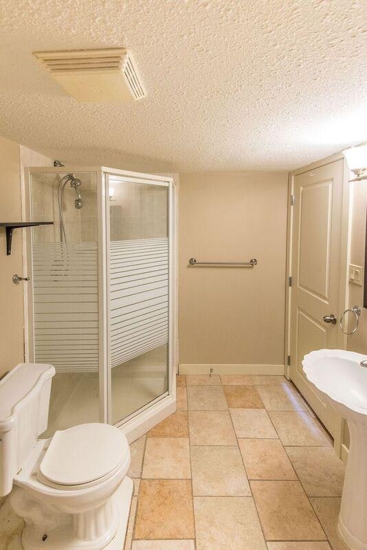 4904 19 Avenue NW, Calgary, AB, T3B 0S9 - 6