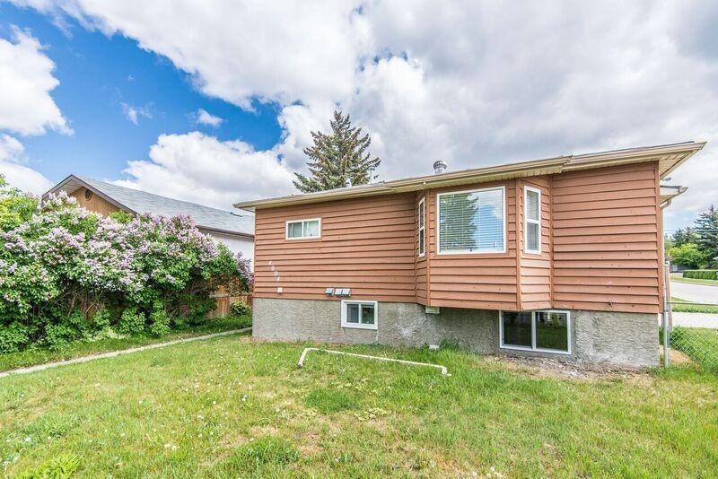 4904 19 Avenue NW, Calgary, AB, T3B 0S9 - 9