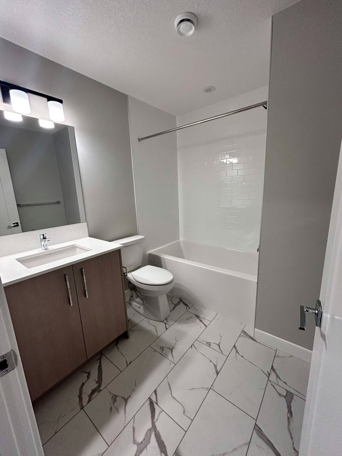 9711 Huxbury Drive Northeast, Calgary, AB, T1X 0L4 - 12