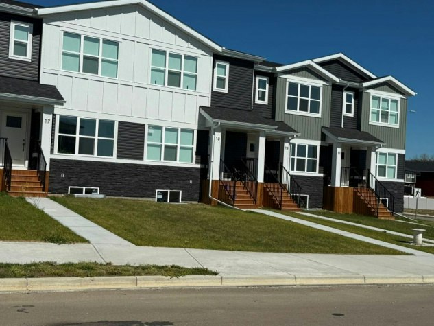  Grayhawk Boulevard, Red Deer County, AB, T4S 0X2 - 2