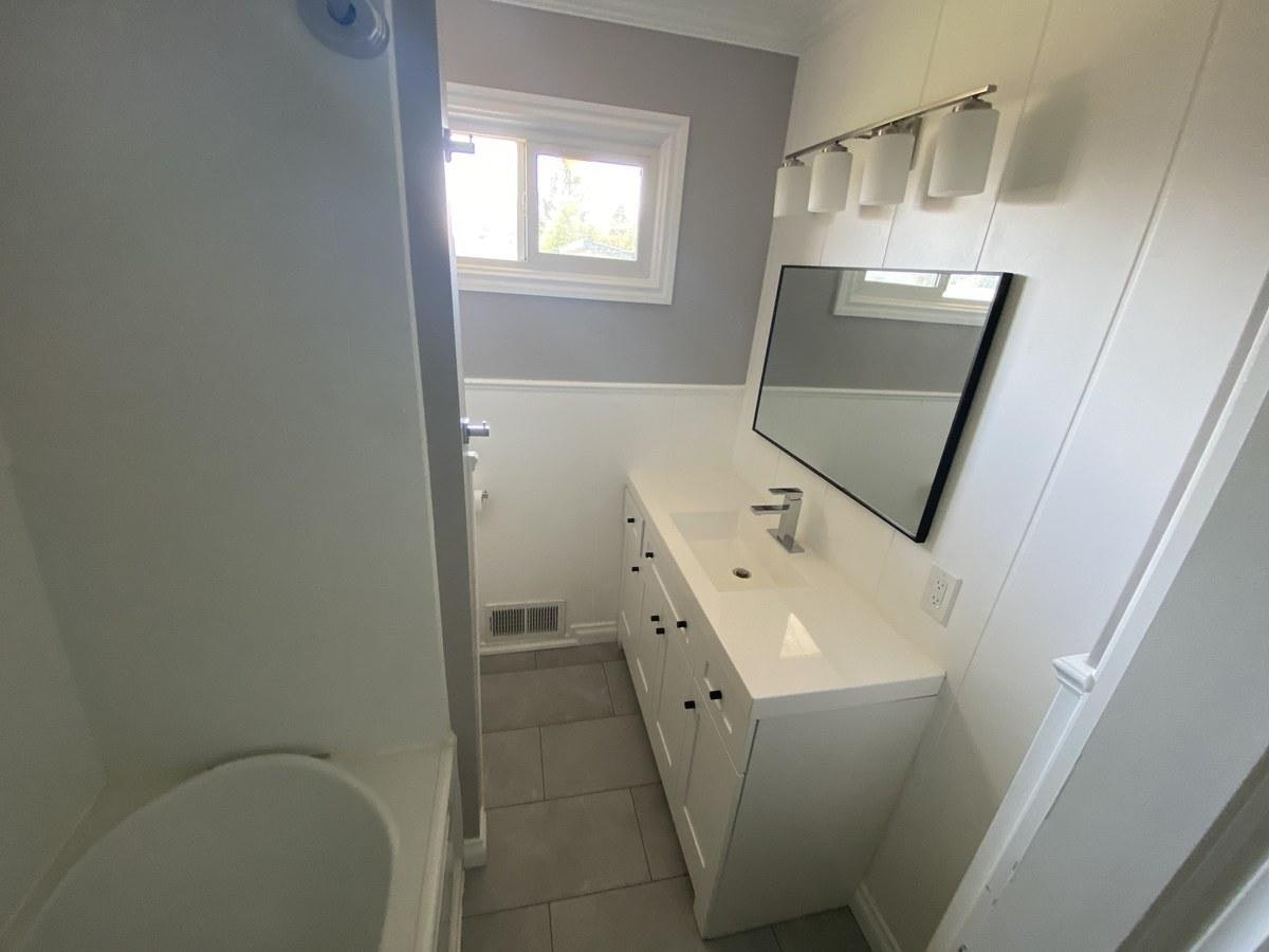 Front-7927 71 Avenue Northwest, Edmonton, AB, T6C 0B1 - 16