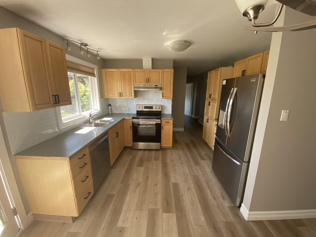 Front-7927 71 Avenue Northwest, Edmonton, AB, T6C 0B1 - 5
