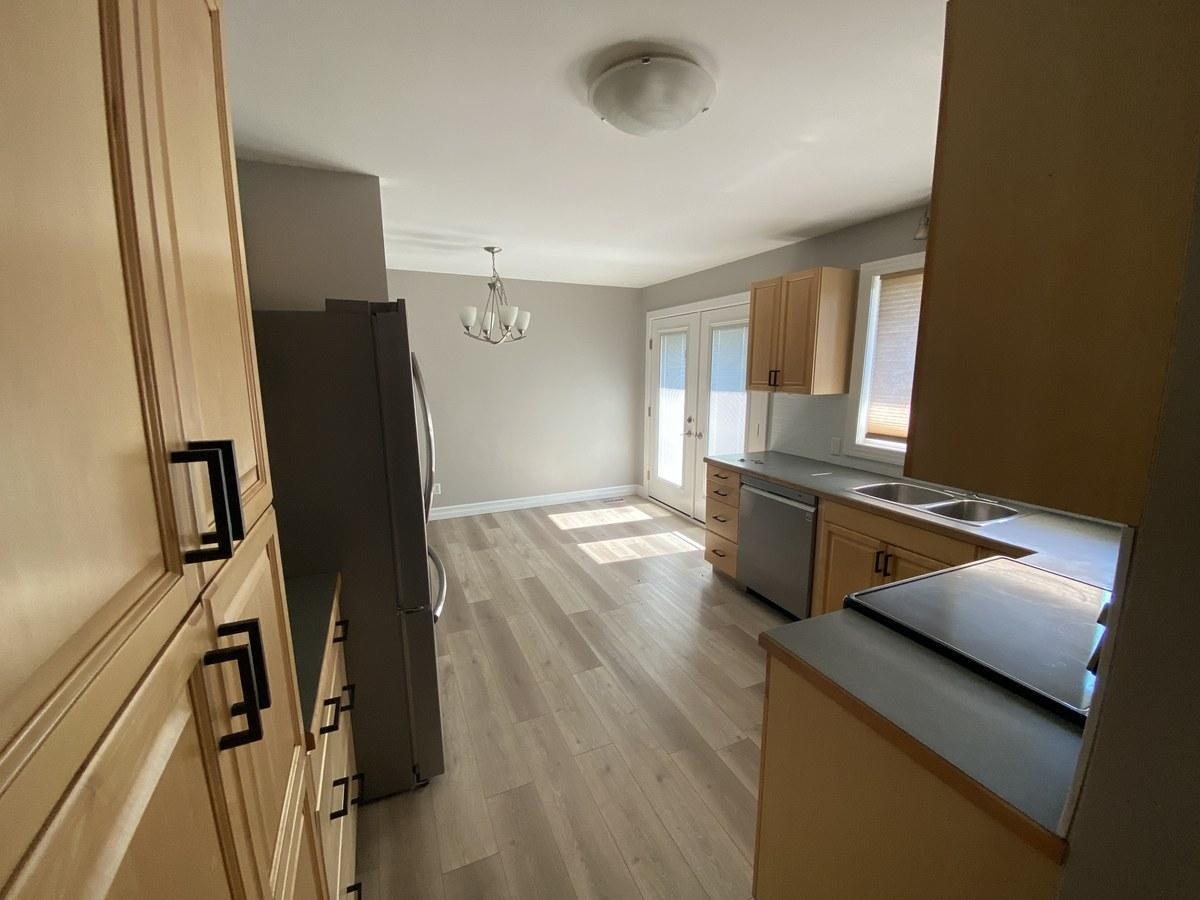 Front-7927 71 Avenue Northwest, Edmonton, AB, T6C 0B1 - 6