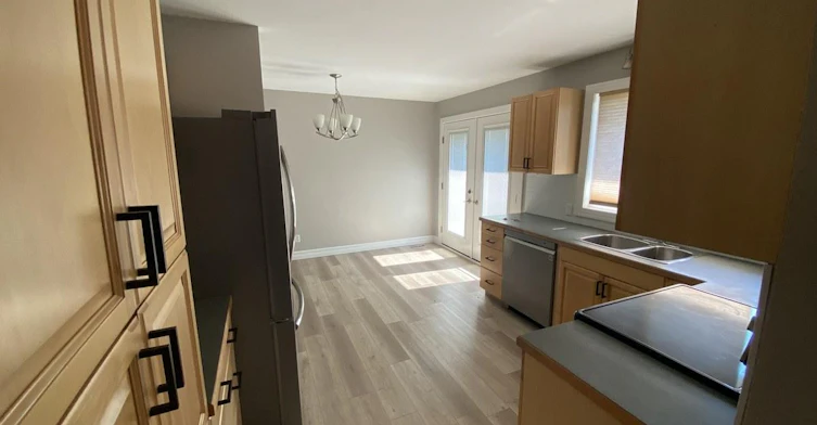 Front-7927 71 Avenue Northwest, Edmonton, AB, T6C 0B1 - 6