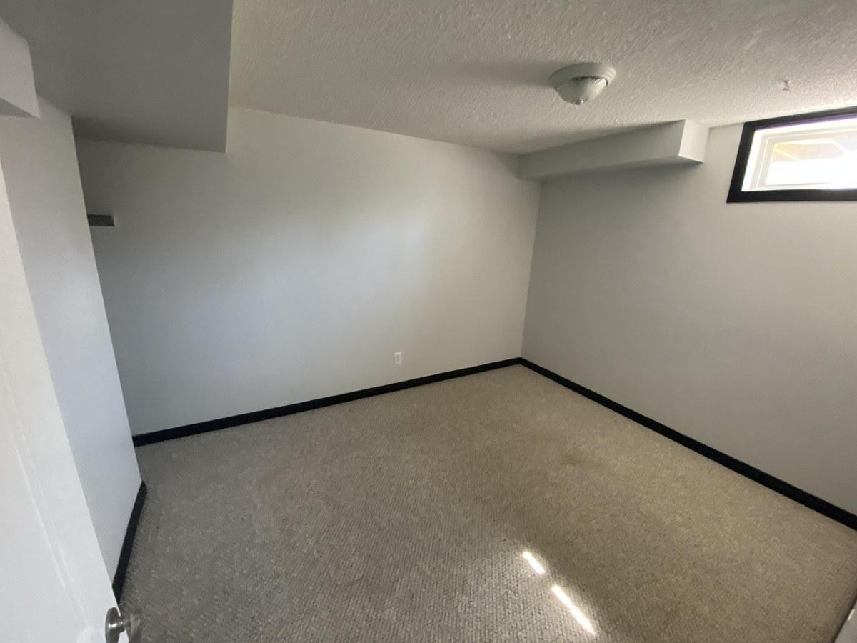 Front-7927 71 Avenue Northwest, Edmonton, AB, T6C 0B1 - 18