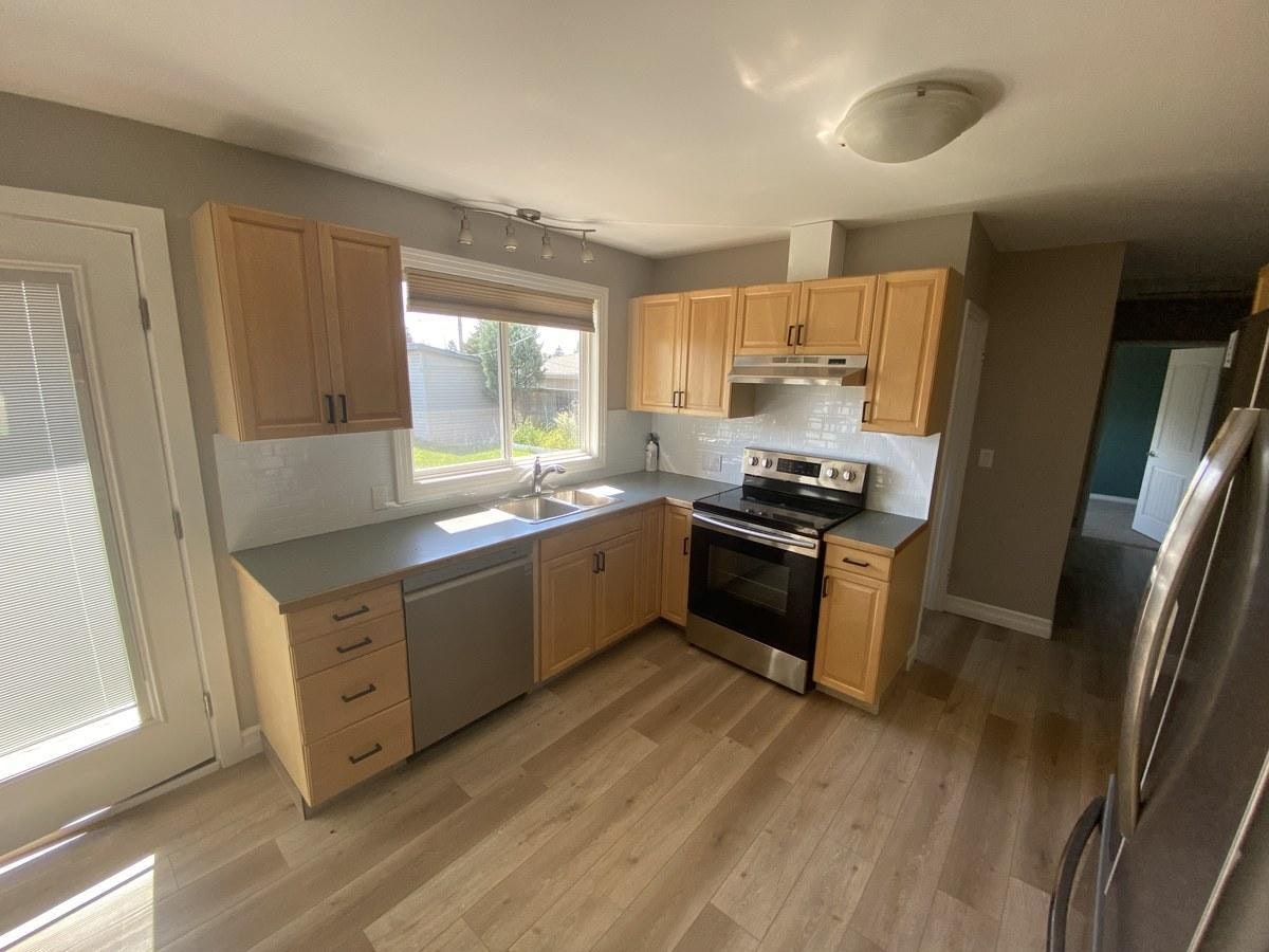 Front-7927 71 Avenue Northwest, Edmonton, AB, T6C 0B1 - 2