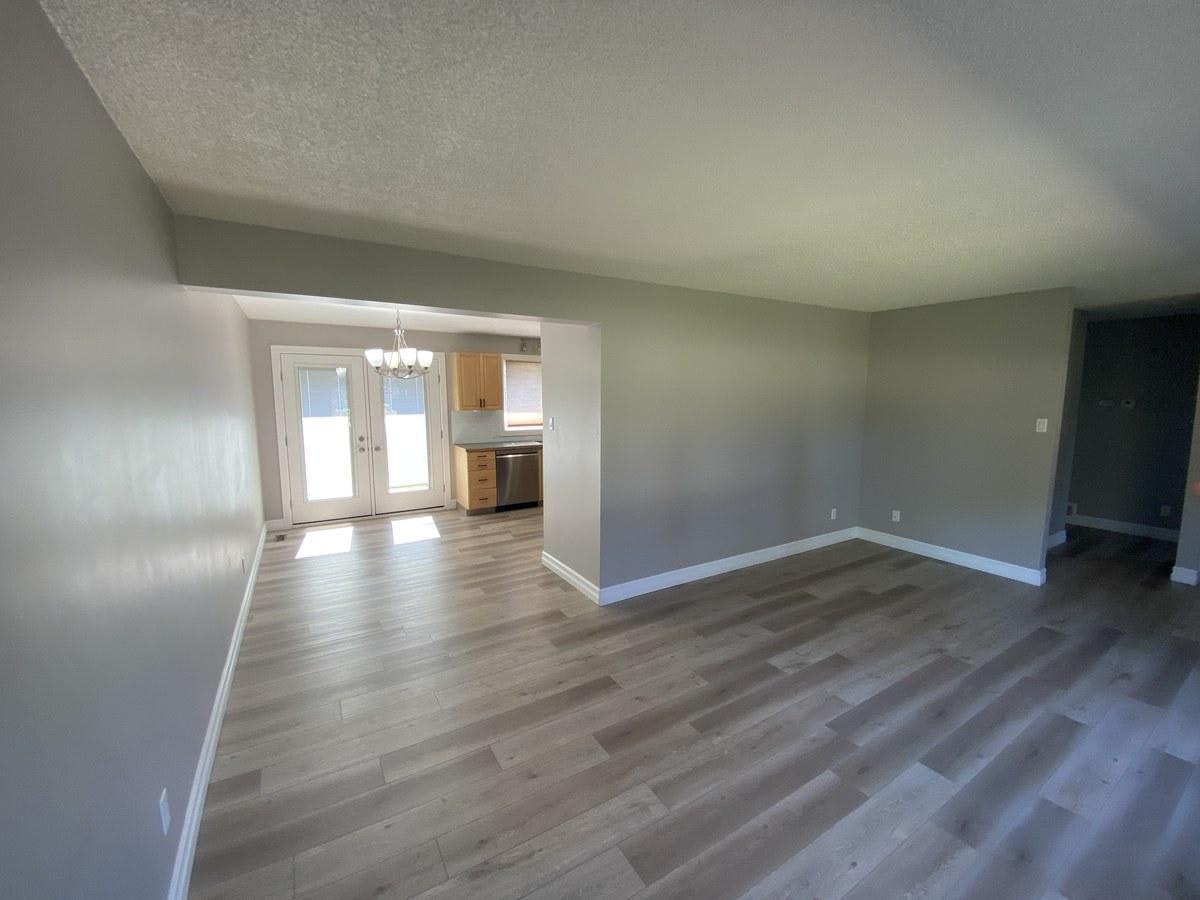 Front-7927 71 Avenue Northwest, Edmonton, AB, T6C 0B1 - 11