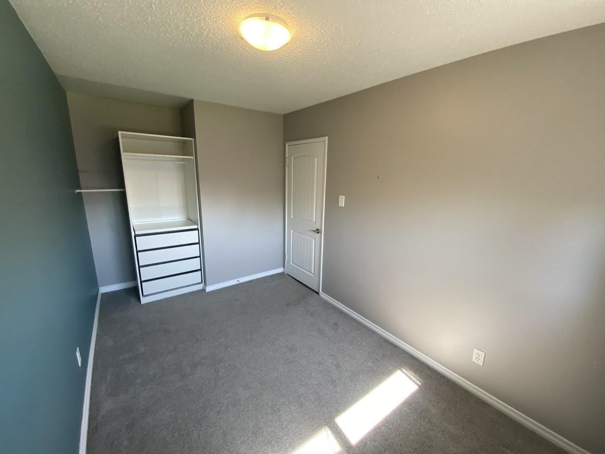 Front-7927 71 Avenue Northwest, Edmonton, AB, T6C 0B1 - 30