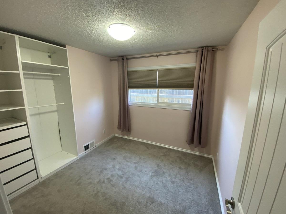 Front-7927 71 Avenue Northwest, Edmonton, AB, T6C 0B1 - 32