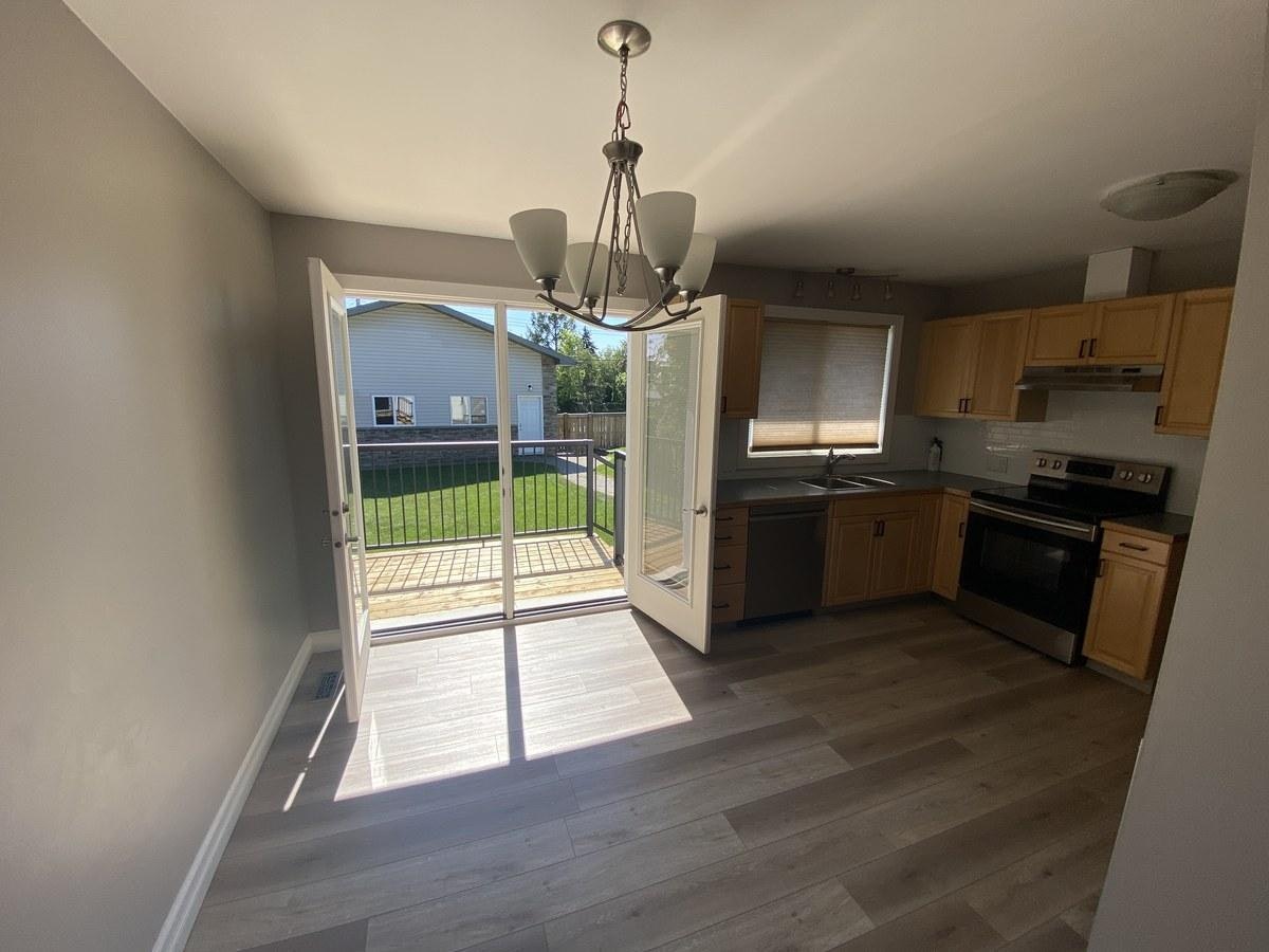 Front-7927 71 Avenue Northwest, Edmonton, AB, T6C 0B1 - 7