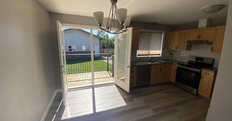 Front-7927 71 Avenue Northwest, Edmonton, AB, T6C 0B1 - 7