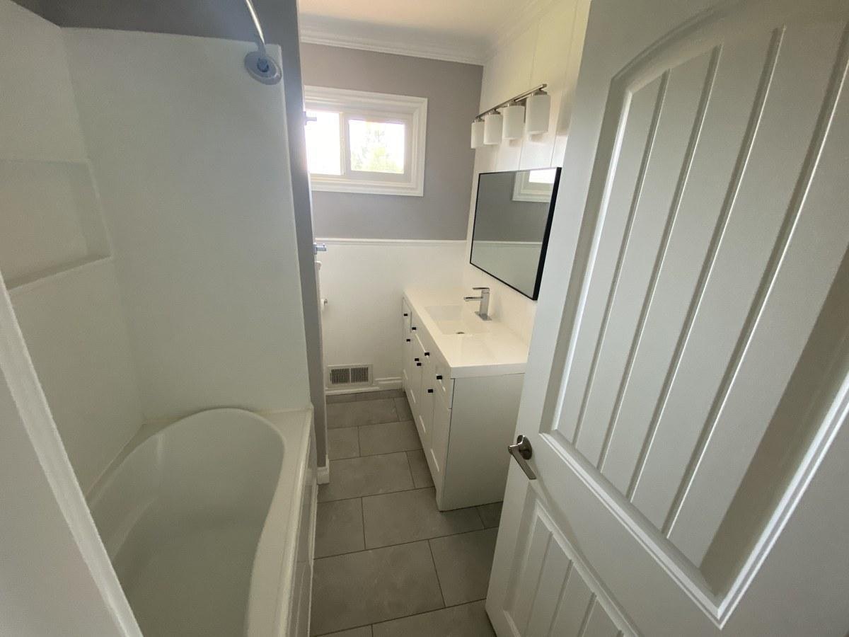 Front-7927 71 Avenue Northwest, Edmonton, AB, T6C 0B1 - 15
