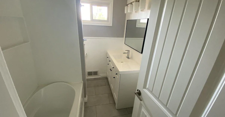 Front-7927 71 Avenue Northwest, Edmonton, AB, T6C 0B1 - 15