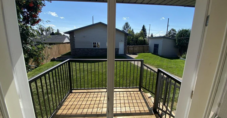 Front-7927 71 Avenue Northwest, Edmonton, AB, T6C 0B1 - 8
