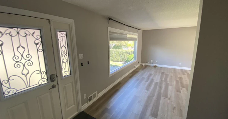 Front-7927 71 Avenue Northwest, Edmonton, AB, T6C 0B1 - 10