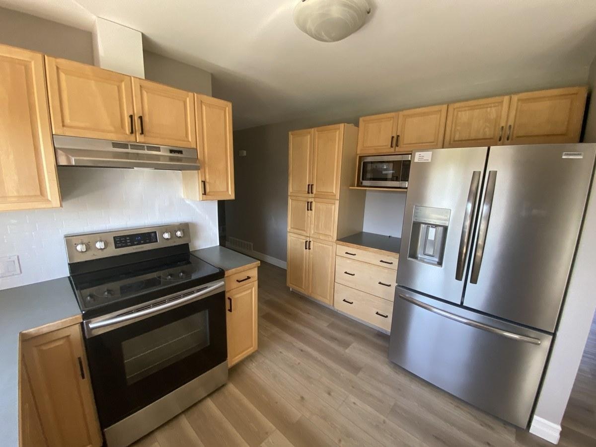 Front-7927 71 Avenue Northwest, Edmonton, AB, T6C 0B1 - 3