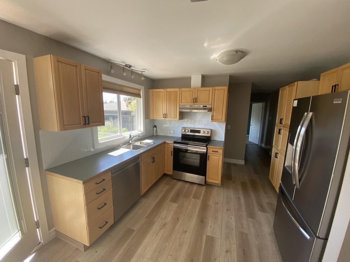 Front-7927 71 Avenue Northwest, Edmonton, AB, T6C 0B1 - 4