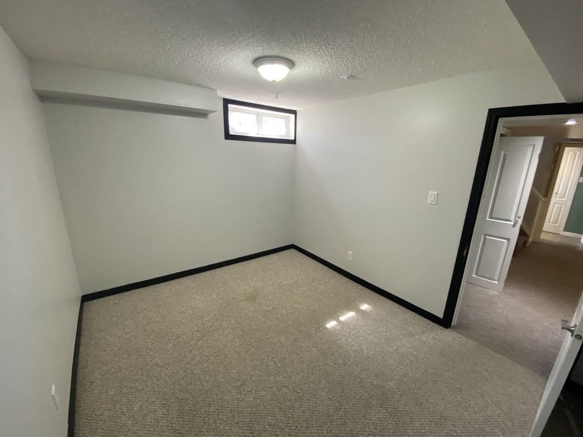 Front-7927 71 Avenue Northwest, Edmonton, AB, T6C 0B1 - 20