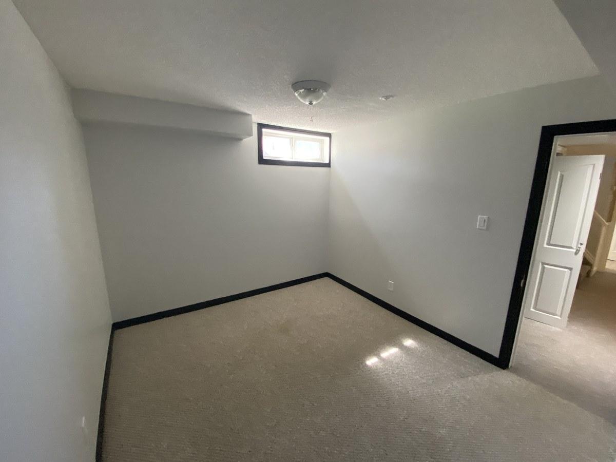Front-7927 71 Avenue Northwest, Edmonton, AB, T6C 0B1 - 19