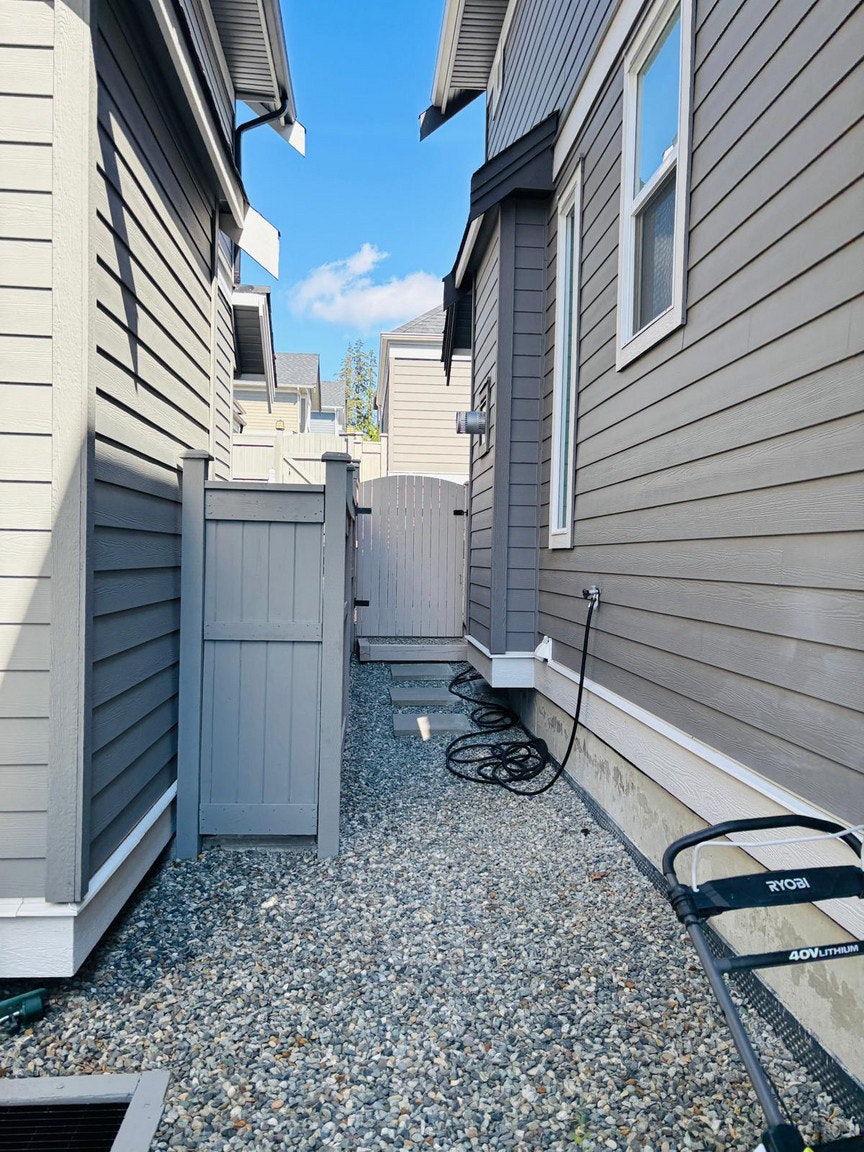 16531 21 Avenue, Surrey, BC, V3Z 9X8 - 2