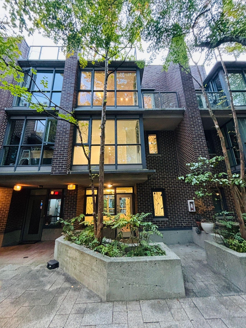 2 Beds-885 Helmcken Street, Vancouver, BC, V6Z 1B1 - 3