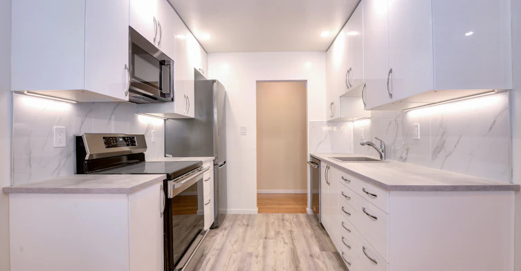 4326 West 10th Avenue, Vancouver, BC, V6R 2L9 - 6