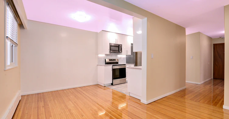 4326 West 10th Avenue, Vancouver, BC, V6R 2L9 - 7
