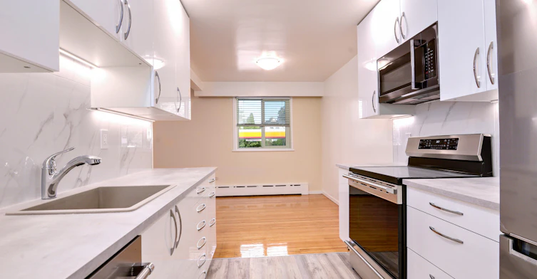 4326 West 10th Avenue, Vancouver, BC, V6R 2L9 - 4