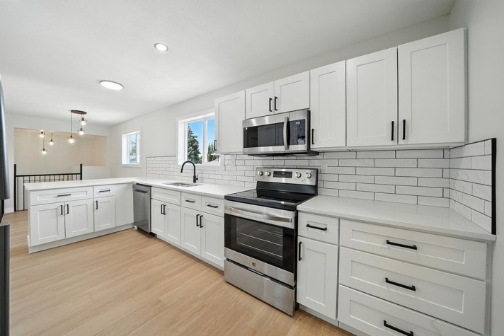 3732 47 Street, Red Deer, AB, T4N 1N5 - 2