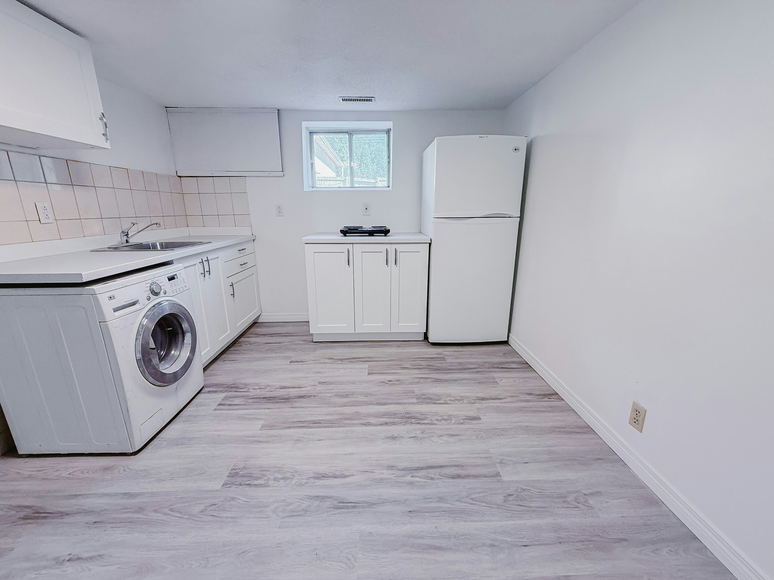 Lower B-32 Avenue Northwestlower B, Calgary, AB, T2M 2P9 - 2