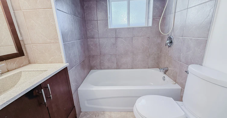 Lower B-32 Avenue Northwestlower B, Calgary, AB, T2M 2P9 - 12