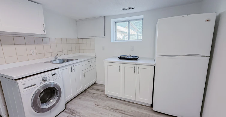 Lower B-32 Avenue Northwestlower B, Calgary, AB, T2M 2P9 - 7