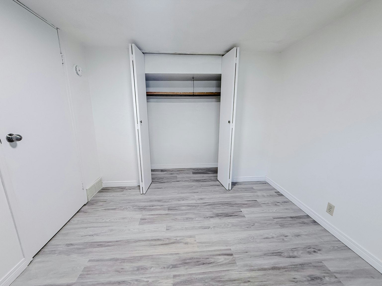 Lower B-32 Avenue Northwestlower B, Calgary, AB, T2M 2P9 - 9