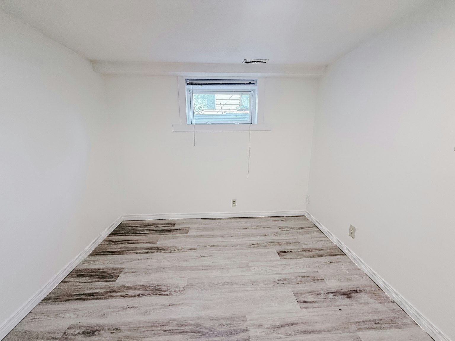 Lower B-32 Avenue Northwestlower B, Calgary, AB, T2M 2P9 - 11