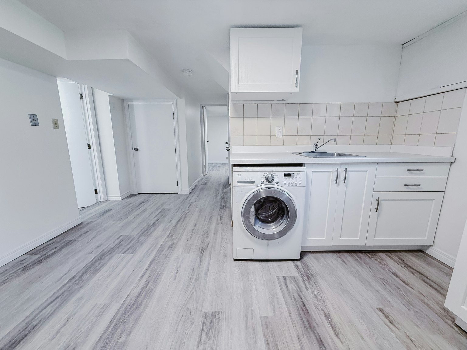 Lower B-32 Avenue Northwestlower B, Calgary, AB, T2M 2P9 - 3