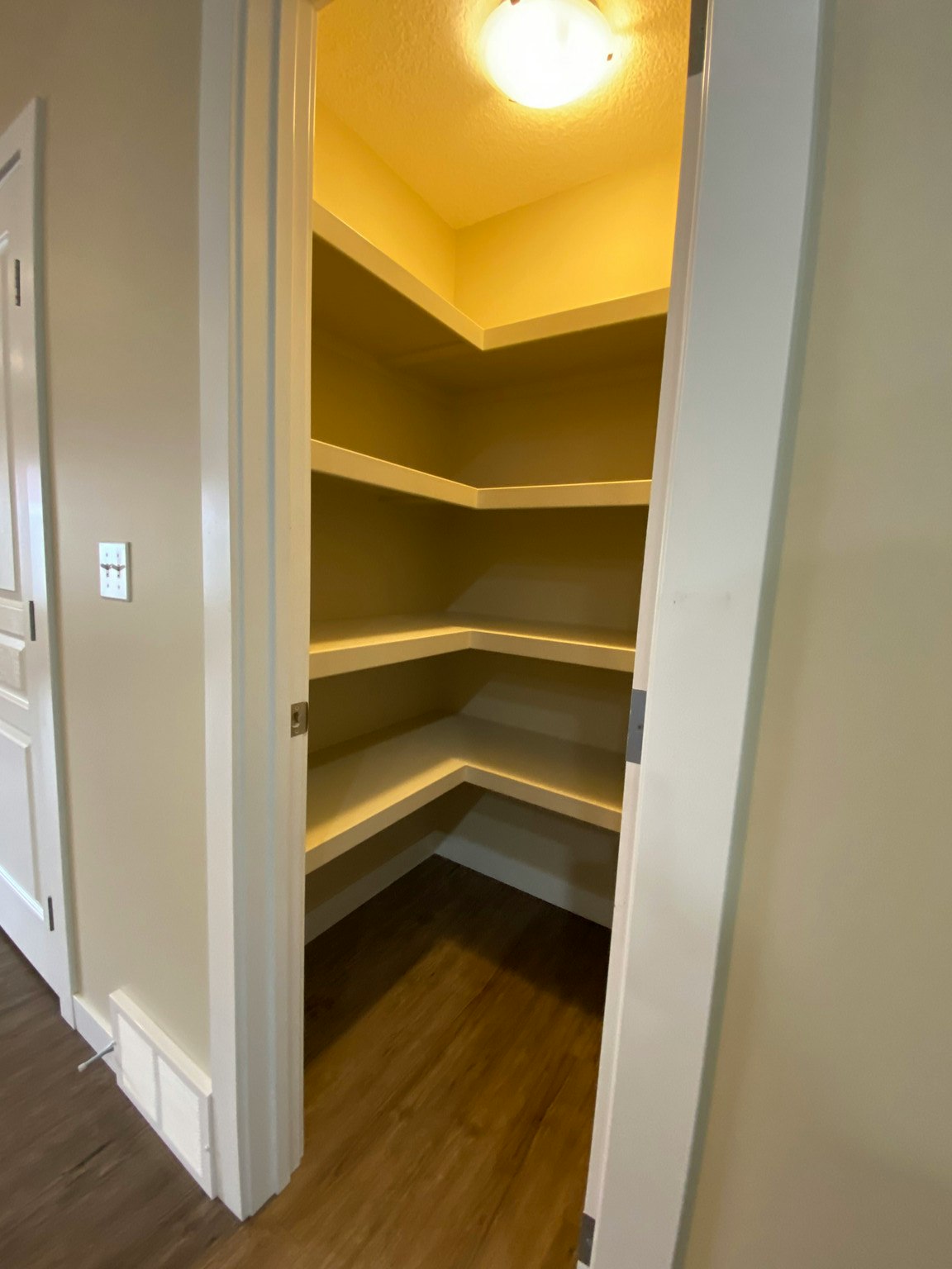 9201 92a Street, Grande Prairie, AB, T8V 4G3 - 5