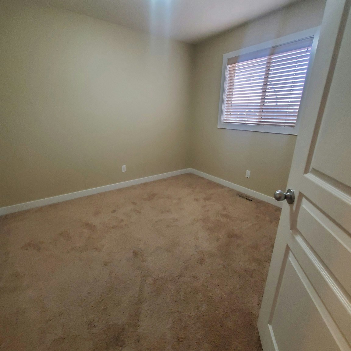 9201 92a Street, Grande Prairie, AB, T8V 4G3 - 11