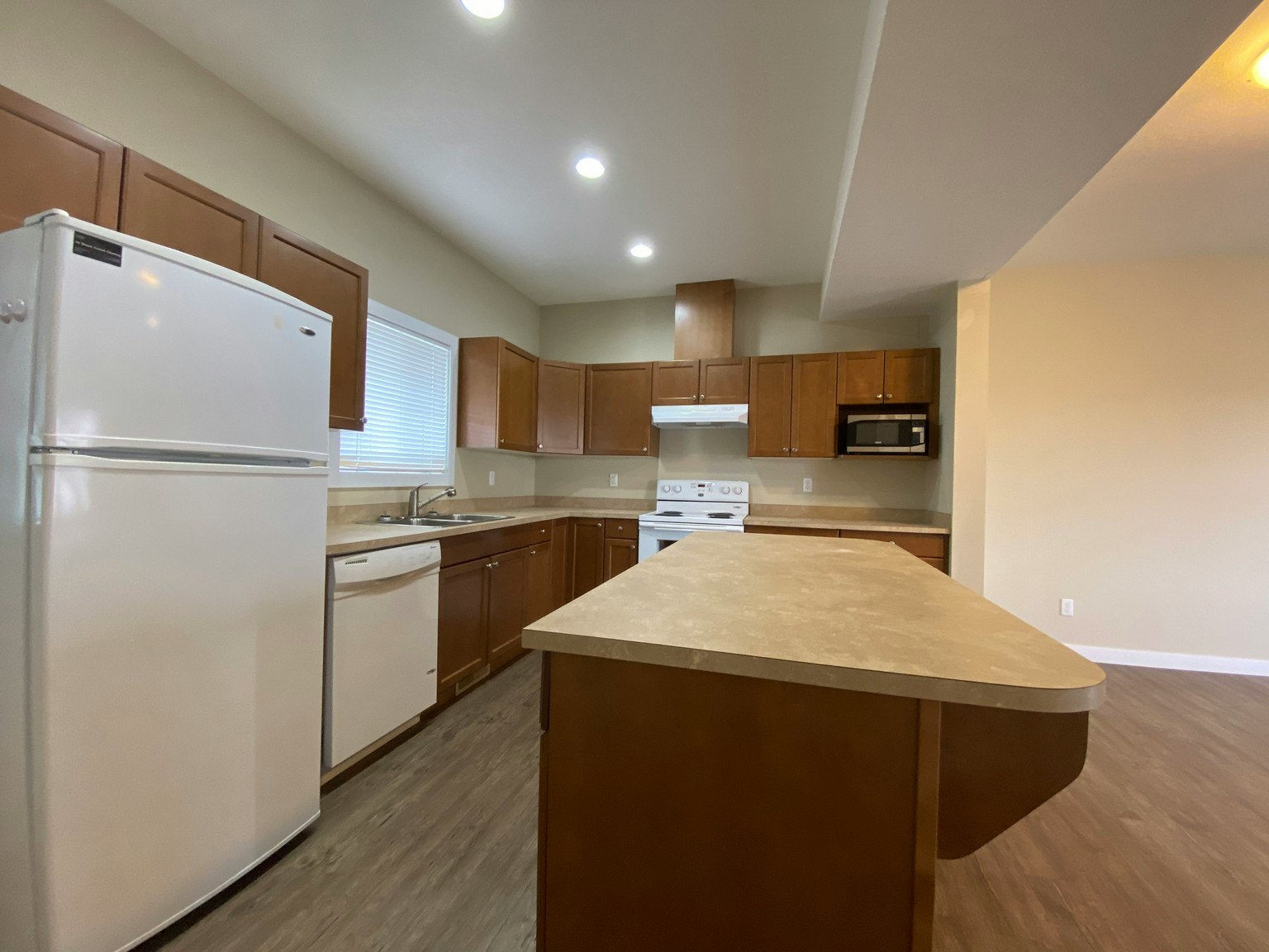 9201 92a Street, Grande Prairie, AB, T8V 4G3 - 3