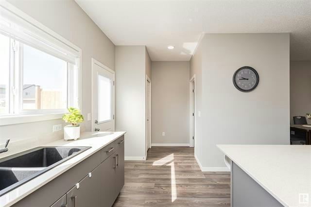 15639 18 Avenue Southwest, Edmonton, AB, T6W 5C2 - 3