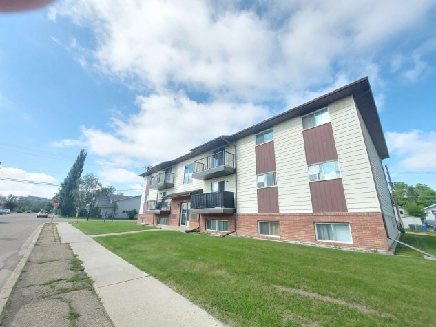 5904 51 Avenue, Red Deer, AB, T4N 4H9 - 2
