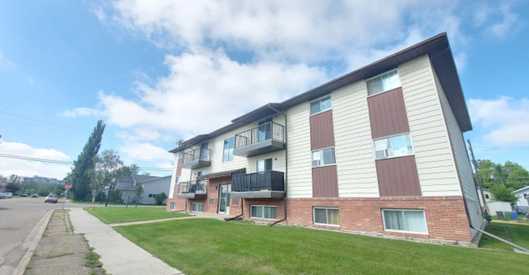 5904 51 Avenue, Red Deer, AB, T4N 4H9 - 2