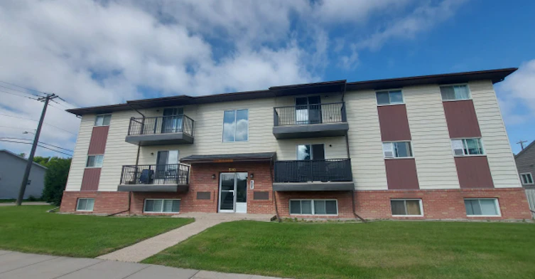5904 51 Avenue, Red Deer, AB, T4N 4H9 - 3