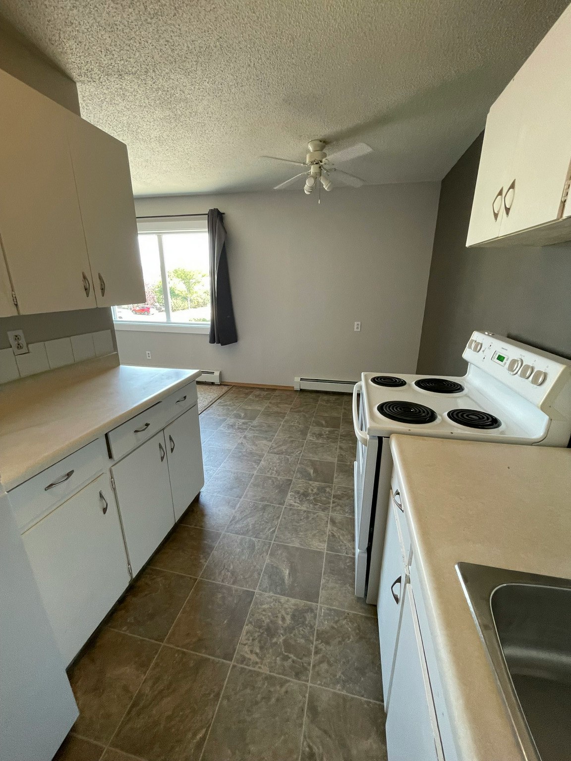 10129 104 Avenue, Grande Prairie, AB, T8V 1E8 - 2