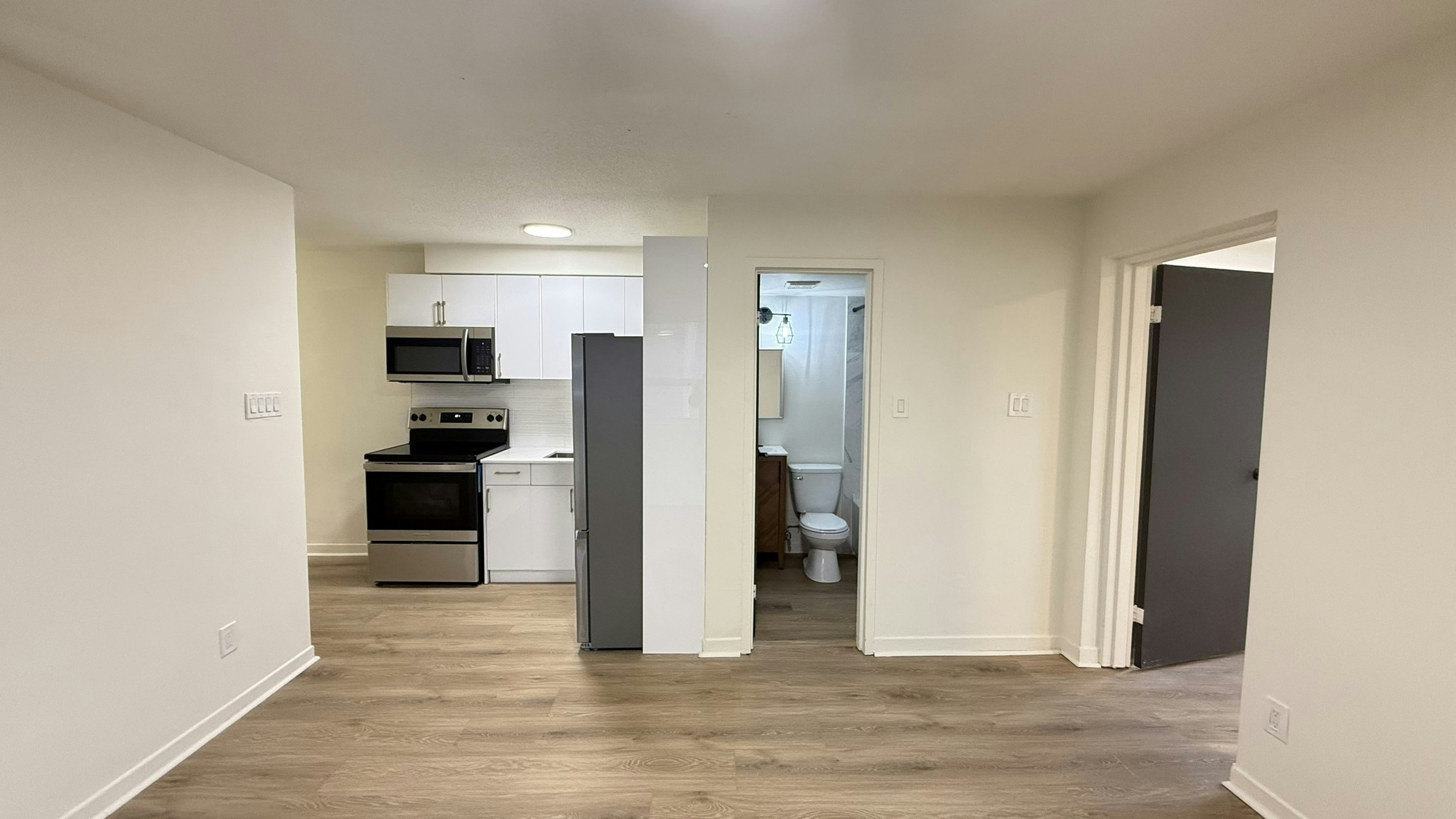 6-60 Triller Avenue, Toronto, ON, M6R 2H8